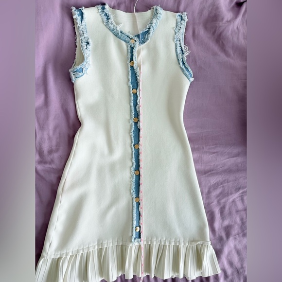 ✨ Chic Military-Inspired White Mini Dress ✨ - Picture 8 of 9